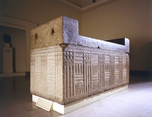 Sarkofag med separat omslag, från Giza, Egypten, Gamla kungariket, c.2555-2532 f.Kr. (granit)