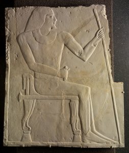 Relief av Nyankhnesut sittande, från Saqqara, ca 2311-2281 f.Kr. av Egyptian 6th Dynasty