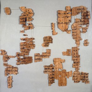 Egyptisk antikvitet: fragment av papyrusen känd som den kungliga kanonen eller "Papyrus royal" som innehåller listan över faraoner från den 1:a till den 17:e dynastin. Turin, egyptiskt museum av Egyptian Egyptian