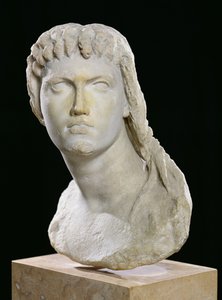 Byst av Kleopatra II (172-116 f.Kr.) eller av hennes dotter Kleopatra III (141-101 f.Kr.) (marmor)