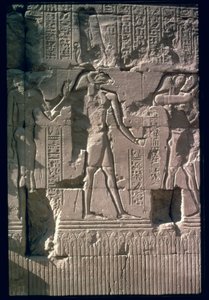 Relief föreställande Khnum, från skärmväggen i Khnumtemplet (kalksten)