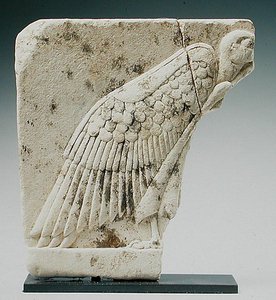 Relief föreställande en gam (kalksten) av Egyptian Ptolemaic Period
