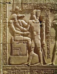 Relief av Sobek och Ptolemaios VI Philometor (180-45 f.Kr.)