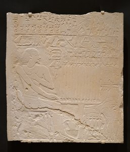 Relief från Khnumtis grav, ca 2345-2184 f.Kr. (vit kalksten) av Egyptian School