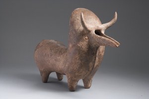 Amlash rhyton i form av en zebu tjur (terrakotta)
