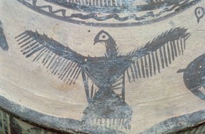 Rovfågel med öppen vingar, från ovansidan av ett stort kärl, Fasa ware, ca 2000 f.Kr. (målad lera) (detalj) (se även 179137)