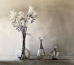 Eleganta blommor och parfym av Elena Arjona