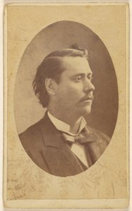 [Oidentifierad man i 3/4 profil, i kvasi-oval stil] av Elliott and Fry