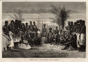 Amadifou, kung av Assinie (Comptoir francais de Elfenbenskusten) omger sitt hov och sina musiker, cirka 1868, gravyr efter teckningen av Emile Bayard, som illustrerar resan till Côte d
