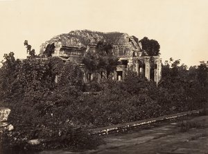 Great Pagoda - South exteriör aedicule, 1866. av Emile Gsell