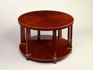 Ett lågt, runt dubbelplansbord med rosenträfanér, inlagt med elfenben (rosaträ, elfenben) av Émile Jacques Ruhlmann