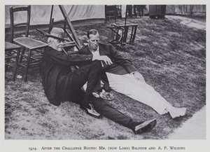 1914, Efter utmaningsrundan, Mr (nu Lord) Balfour och A F Wilding (svartvitt foto) av English Photographer