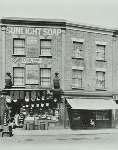3-4 Gainsborough Road: front elevations, London, 1899 av English Photographer