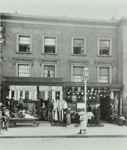 7-8 Gainsborough Road: front elevations, London, 1899 av English Photographer