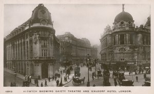 Aldwych som visar Gaiety-teatern och Waldorf Hotel av English Photographer