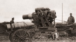 En österrikisk gigantisk belägringshaubits och dess skal, använd under första världskriget, från The Illustrated War News, 1915 av English Photographer