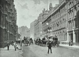 Army and Navy Stores, Victoria Street, Westminster LB: tittar österut vid Francis Street, 1895 av English Photographer