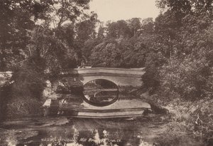 Arundel: Mill Bridge (s/v foto) av English Photographer