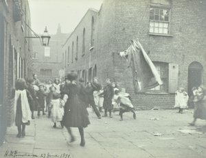 Bishops Court: general view, London, 1899 av English Photographer