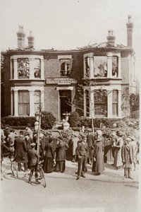 Pensionat på Cromwell Road skadades i en Zeppelin-räd på Southend, Essex av English Photographer