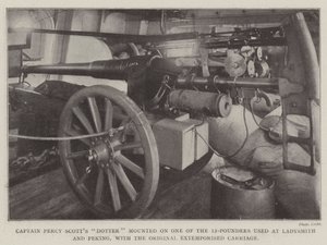 Kapten Percy Scotts Dotter monterad på en av 12-pundarna som användes vid Ladysmith och Peking, med den ursprungliga extemporiserade vagnen av English Photographer