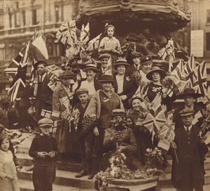 Firande av segern i första världskriget på Piccadilly Circus i London av English Photographer
