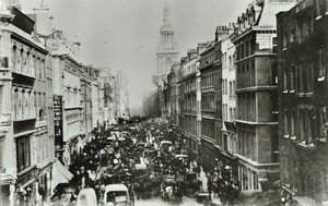 Cheapside, med blick österut till Bow Church, City of London, 1880 av English Photographer