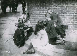 Barnfattigdom, London av English Photographer