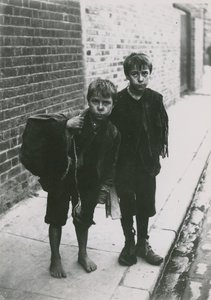 Barnfattigdom, London av English Photographer