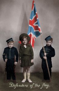 Defenders of the Flag, tre barn i uniform med Union Jack (foto) av English Photographer
