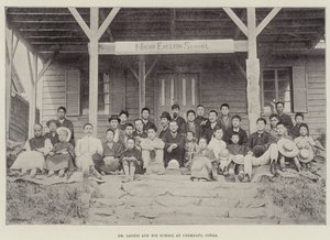 Dr Landis och hans skola i Chemulpo, Corea av English Photographer