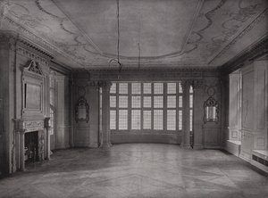 Drawing-room, tittar in i Bay, Ashorne Hill House, nära Leamington, England (s/v foto) av English Photographer
