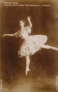 Enrica Varasi, prima ballerina i L "Amour på Alhambra Ballet, London av English Photographer
