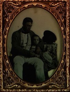 Far och barn, ca 1850 (ambrotype_ av English Photographer