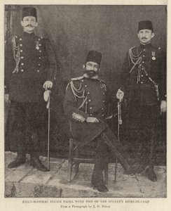 Fältmarskalk Edhem Pasha med två av sultanerna Aides-de-Camp av English Photographer