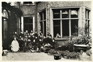Florence Nightingale, Sir Harry och Lady Verney, och Nightingale sjuksköterskor på Claydon House, 1886 av English Photographer