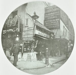 Fouberts Place, Westminster LB: vid Kingly Street, 1890 av English Photographer