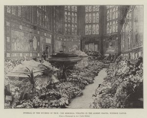 Hertiginnan av Tecks begravning, minneskransarna i Albert Chapel, Windsor Castle av English Photographer