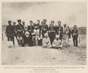 General Gholam Haidar, den afghanske överbefälhavaren, med eskortofficerarna från den brittiska beskickningen till Cabul av English Photographer