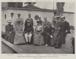 General Mahon (som avlöste Mafeking) och andra officerare ombord på britten av English Photographer