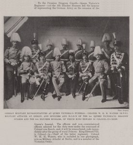 Tyska militära representanter vid drottning Victorias begravning, överste W H H Waters (MVO), militärattaché i Berlin och officerare och underofficerare för 1:a (Queen Victorias) dragongardet och 5:e Bluche av English Photographer