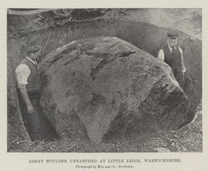 Great Boulder grävdes fram i Little Leigh, Warwickshire av English Photographer
