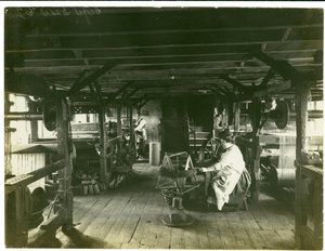Handvävnad, Hughes fabrik nr 2, 1923 av English Photographer