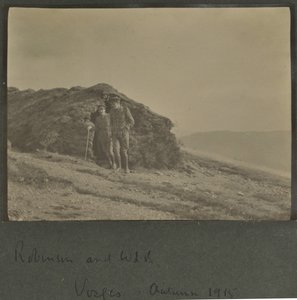 Harold Roper Robinson och William Lawrence Bragg, Vosges, hösten 1915 av English Photographer