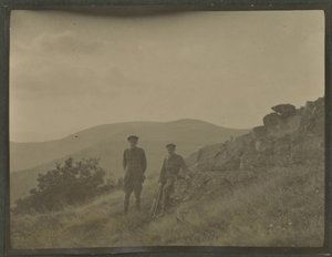Harold Roper Robinson och William Lawrence Bragg, Vosges, hösten 1915 av English Photographer