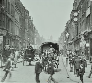 Hatton Garden: ser norrut från Holborn Circus, London, 1895 av English Photographer
