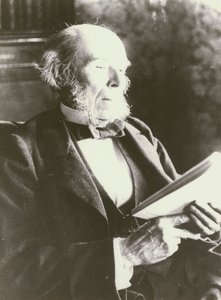 Herbert Spencer, porträtt, läsning (s/v foto) av English Photographer