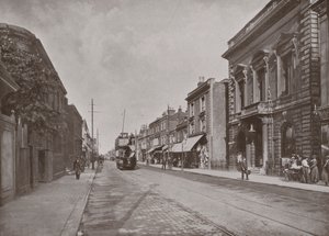 High Street, Hounslow, som visar rådets kontor, till höger av English Photographer