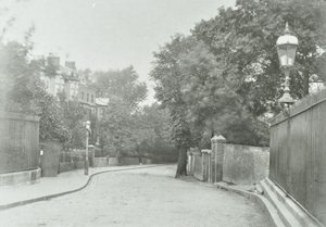 Highgate Archway: östlig infart med gammal lampa fäst vid räcken, 1896 av English Photographer