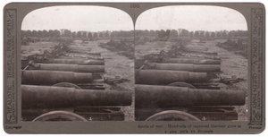 Hundratals fångade tyska vapen i en vapenpark i Bryssel (stereoskopiskt tryck) av English Photographer